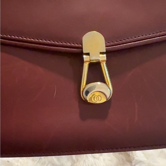 Vintage 1970s Gucci Burgundy Leather Shoulder Bag Gold Crest Italy - Picture 12 of 13